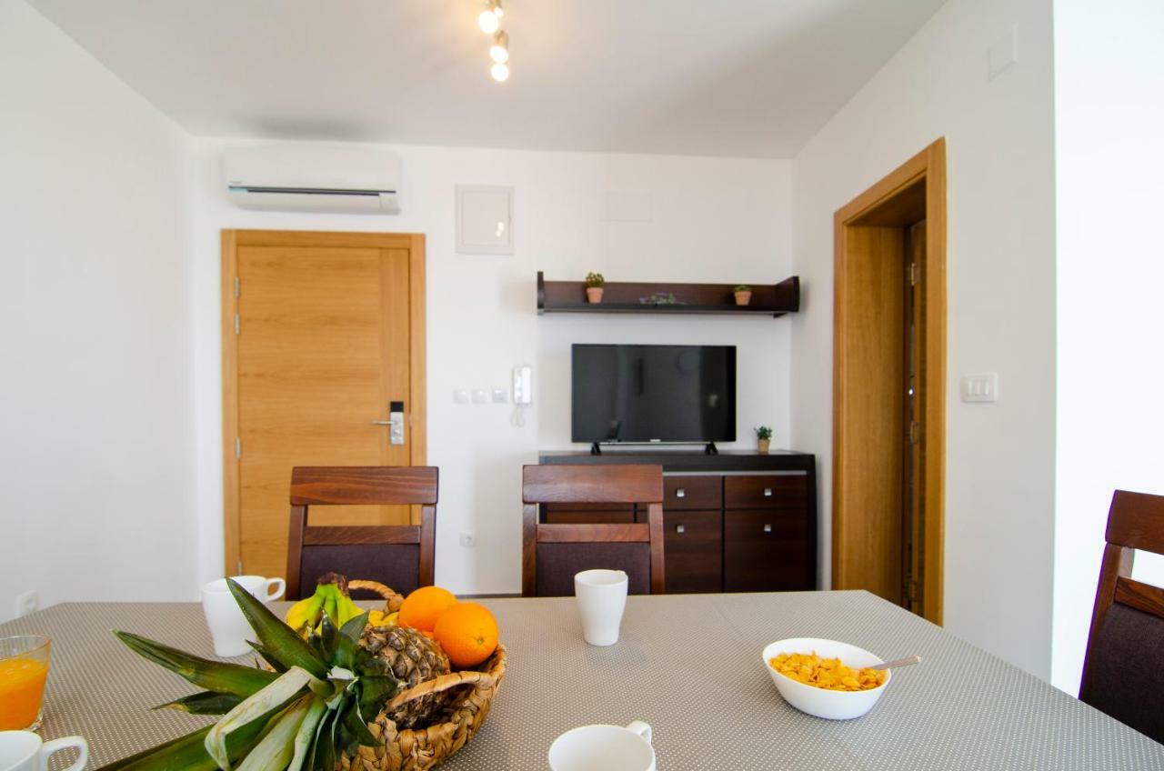 Apartments Sara 3 Bol Extérieur photo